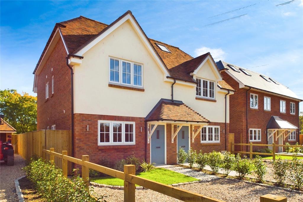 Fair Oaks Grove, Little London... 4 bed semidetached house for sale £500,000