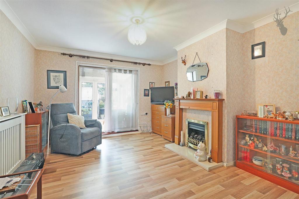 Waltham Road, Woodford Green IG8 3 bed semidetached house for sale £