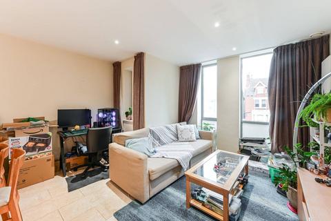 2 bedroom flat to rent, Gleneldon Road, Streatham, London, SW16