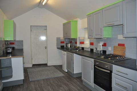 3 bedroom apartment for sale, Market Street, Holyhead, LL65