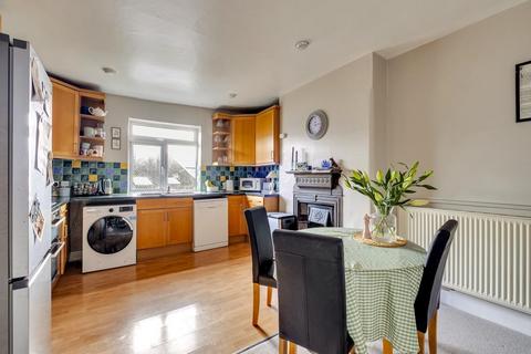 3 bedroom flat for sale, Harbledown Road, London