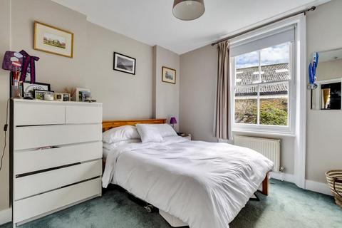 3 bedroom flat for sale, Harbledown Road, London