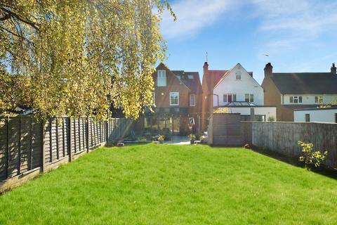 4 bedroom detached house for sale, Hillside Road, Leighton Buzzard, LU7 3BU