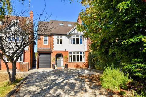 4 bedroom detached house for sale, Hillside Road, Leighton Buzzard, LU7 3BU