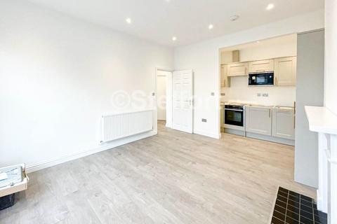 3 bedroom flat to rent, Tollington Way, London, N7