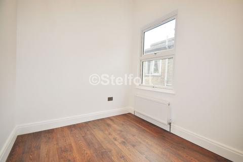 3 bedroom flat to rent, Tollington Way, London, N7