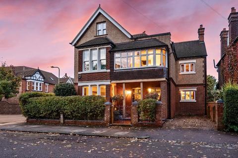 6 bedroom detached house for sale, Shaftesbury Avenue, Bedford