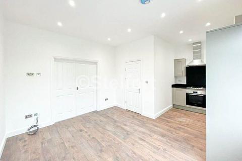 2 bedroom flat to rent, Tollington Way, London, N7