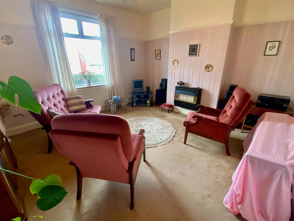 Tom Lane, Crosland Moor, Huddersfield 2 bed semidetached bungalow for