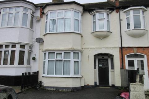 4 bedroom terraced house to rent, Portland Avenue, Southend On Sea