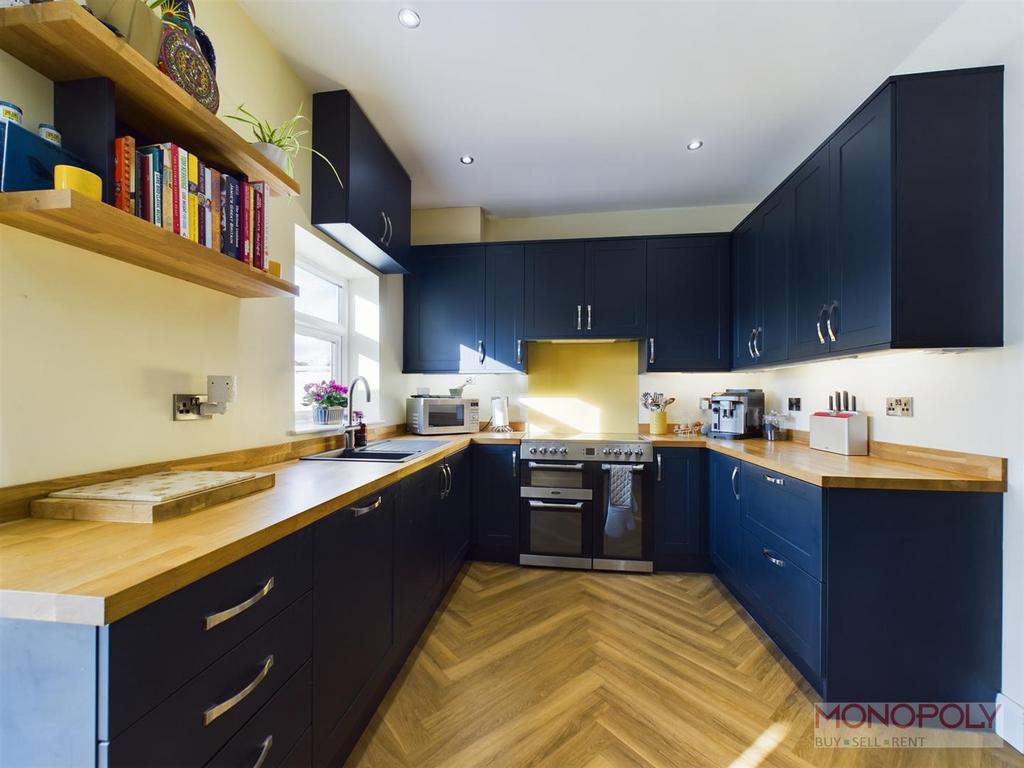 CAM01979 G0-PR0336-STILL006.jpg