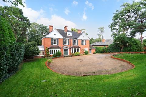 6 bedroom detached house to rent, Oatlands Avenue, Weybridge, Surrey, KT13