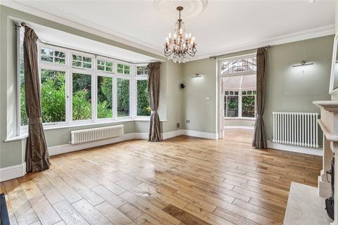 6 bedroom detached house to rent, Oatlands Avenue, Weybridge, Surrey, KT13