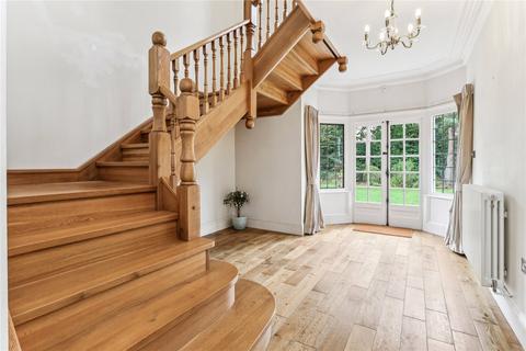 6 bedroom detached house to rent, Oatlands Avenue, Weybridge, Surrey, KT13