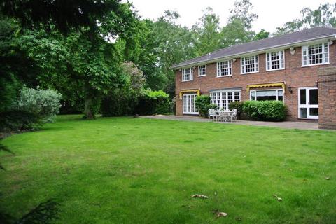 5 bedroom detached house to rent, Ince Road, Burwood Park, Walton-on-thames, Surrey, KT12