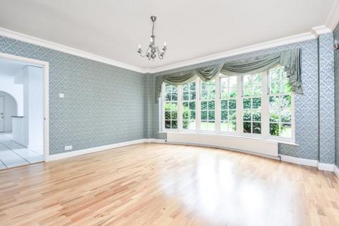 5 bedroom detached house to rent, Ince Road, Burwood Park, Walton-on-thames, Surrey, KT12