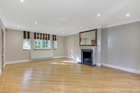 4 bedroom detached house to rent, Oakfield Glade, Weybridge, Surrey, KT13