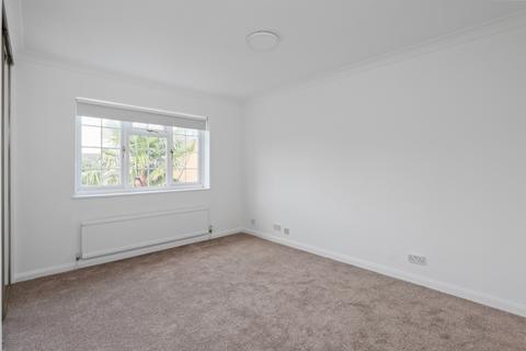 4 bedroom terraced house to rent, Gower Road, Weybridge, Surrey, KT13