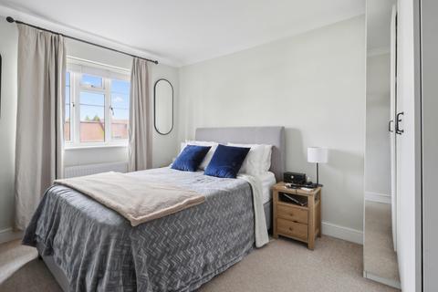 2 bedroom maisonette to rent, Arlington Lodge, Monument Hill, Weybridge, Surrey, KT13