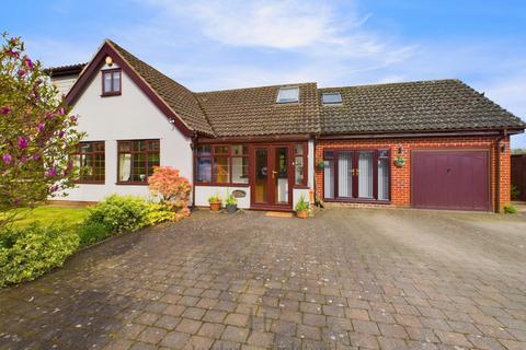 5 bedroom detached bungalow for sale, Middle Lane, Frodsham WA6