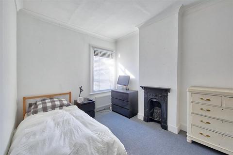 3 bedroom semi-detached house to rent, Montpelier Road, Sutton