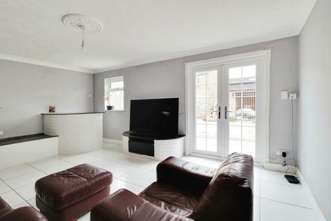 3 bedroom terraced house to rent, Moretons, Basildon, SS13