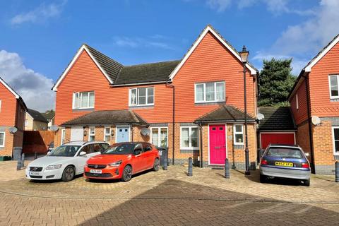 2 bedroom end of terrace house to rent, Claremont Crescent,  Newbury,  RG14