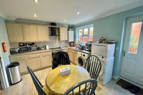 2 bedroom end of terrace house to rent, Claremont Crescent,  Newbury,  RG14