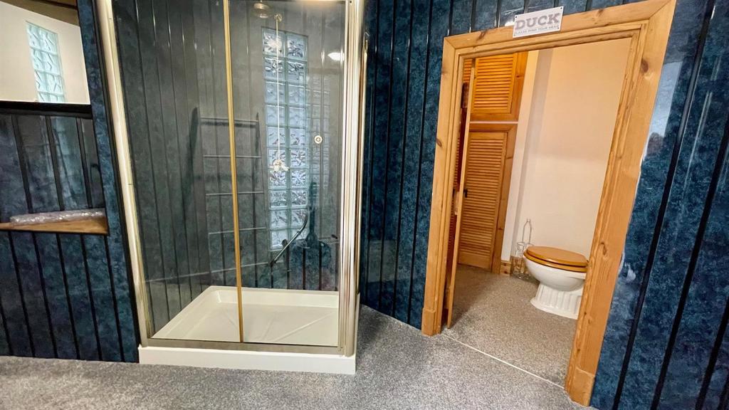 En suite shower room