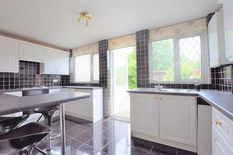 3 bedroom terraced house to rent, Gerald Road, Dagenham, RM8