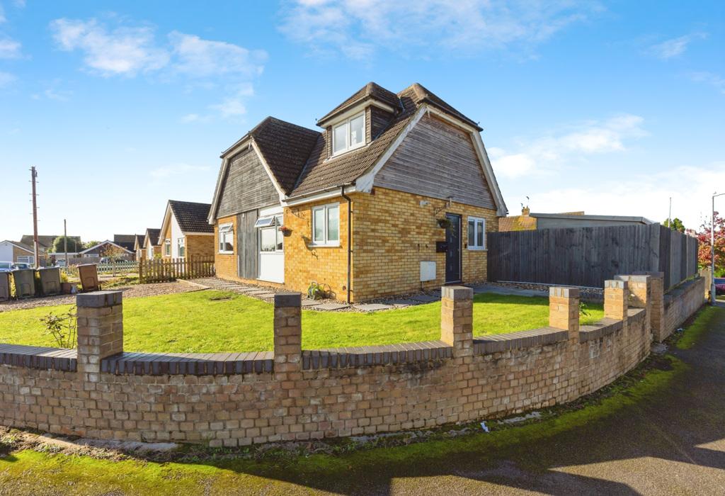 Charlton Close, Ashford, Kent 3 bed chalet for sale £450,000