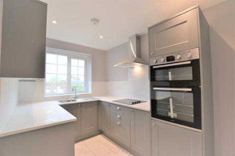 2 bedroom flat to rent, Georgian Close, Bexhill-on-Sea, TN40