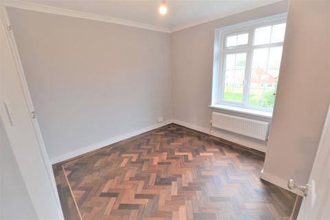 2 bedroom flat to rent, Georgian Close, Bexhill-on-Sea, TN40