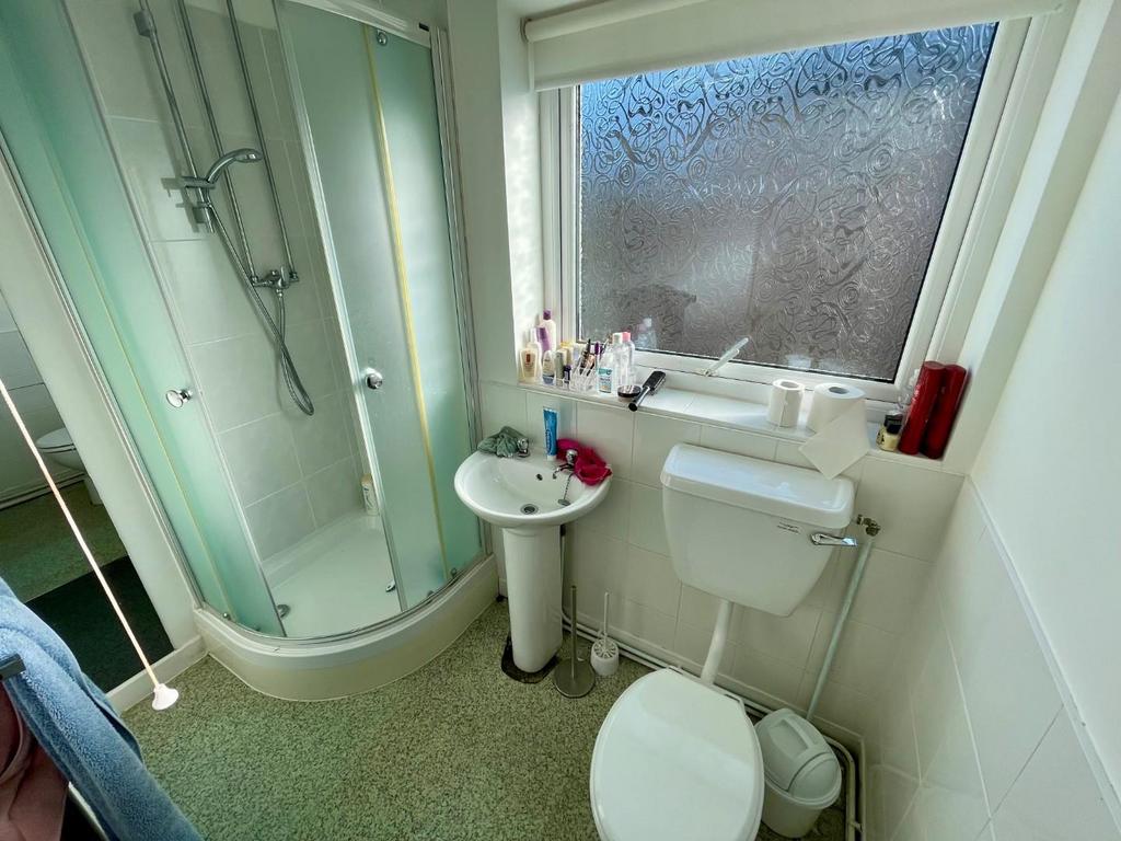 Ensuite Shower Room.jpg