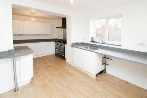 3 bedroom end of terrace house to rent, Newton Road, Tiilbury, RM18