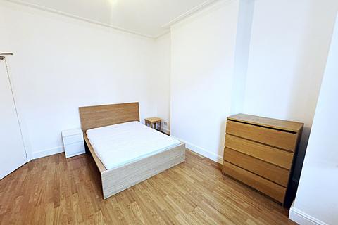 1 bedroom in a house share to rent, Werndee Road, South Norwood, SE25