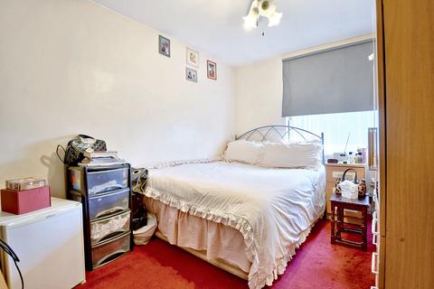 3 bedroom maisonette for sale, Carrol Close, Kentish Town, London NW5