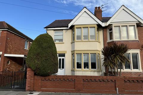 5 bedroom semi-detached house for sale, Gildabrook Road, South Shore FY4