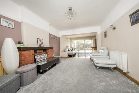 4 bedroom house for sale, Holmsley Close, New Malden, KT3