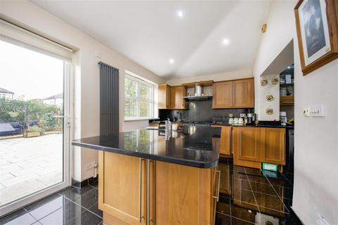 4 bedroom house for sale, Holmsley Close, New Malden, KT3