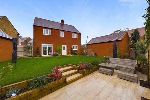 4 bedroom detached house for sale, Aintree Avenue, Towcester, NN12