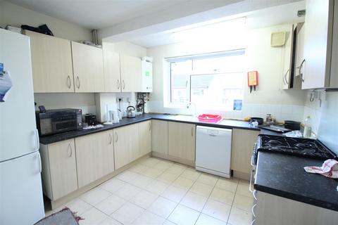 5 bedroom semi-detached house to rent, *£135pppw excl bills * Harlaxton Drive, Lenton, NG7 1JE