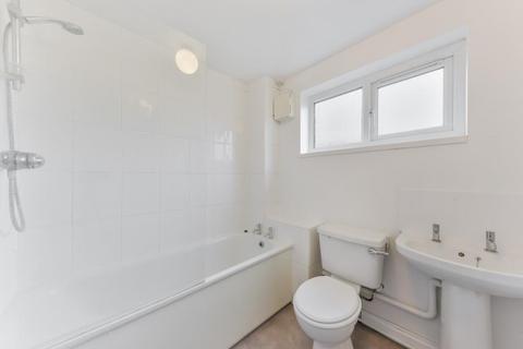 3 bedroom house to rent, St Rule Street, London, SW8