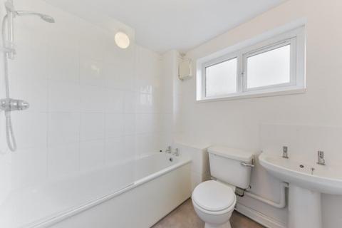 3 bedroom house to rent, St Rule Street, London, SW8