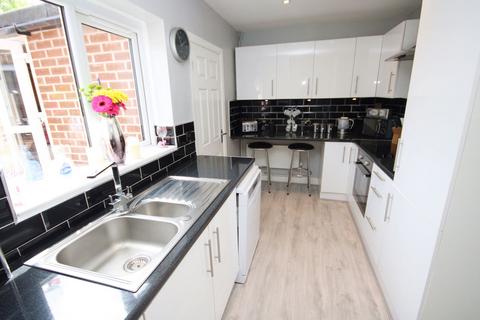 2 bedroom terraced house to rent, Windermere Avenue, Warrington, WA2