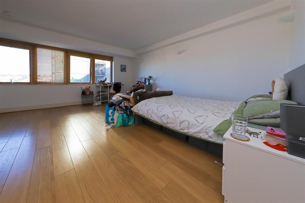 Stroudley Road, Brighton Studio to rent £1,100 pcm (£254 pw)