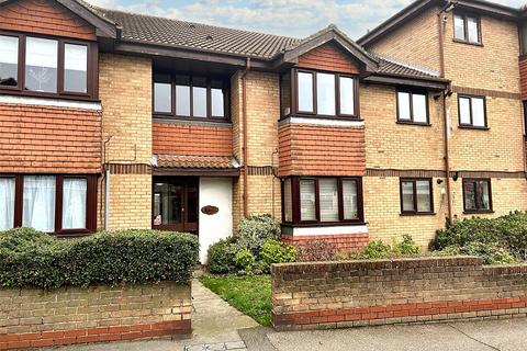 2 bedroom flat to rent, Albert Road, Kent DA17