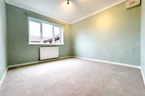 2 bedroom flat to rent, Albert Road, Kent DA17