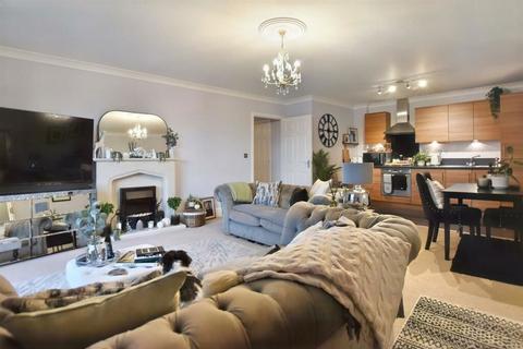 2 bedroom flat for sale, Sandling Lane, Maidstone, Kent, ME14 2NY