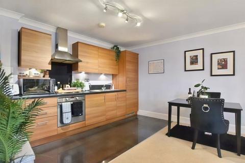 2 bedroom flat for sale, Sandling Lane, Maidstone, Kent, ME14 2NY